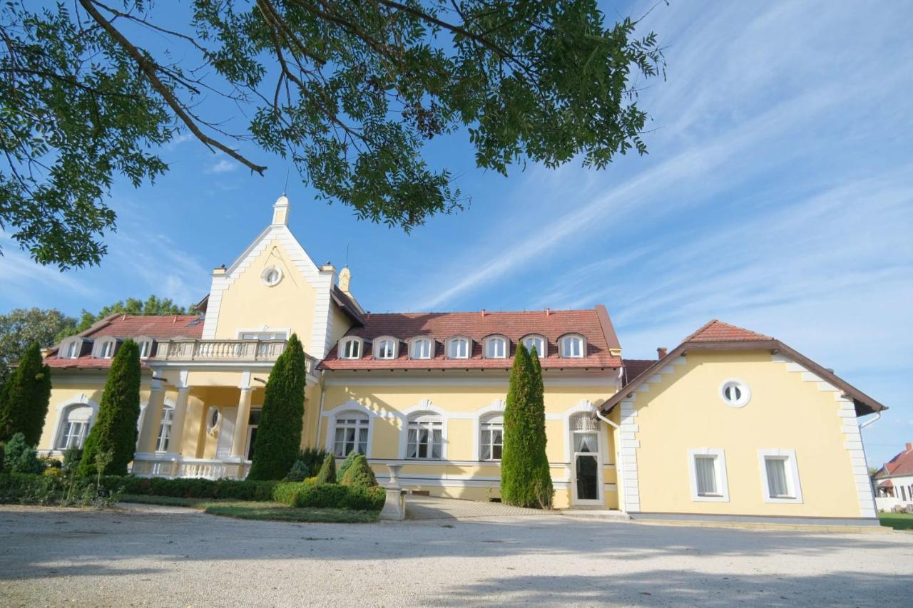 Rosenberg Kuria Bed & Breakfast Taplanszentkereszt ภายนอก รูปภาพ