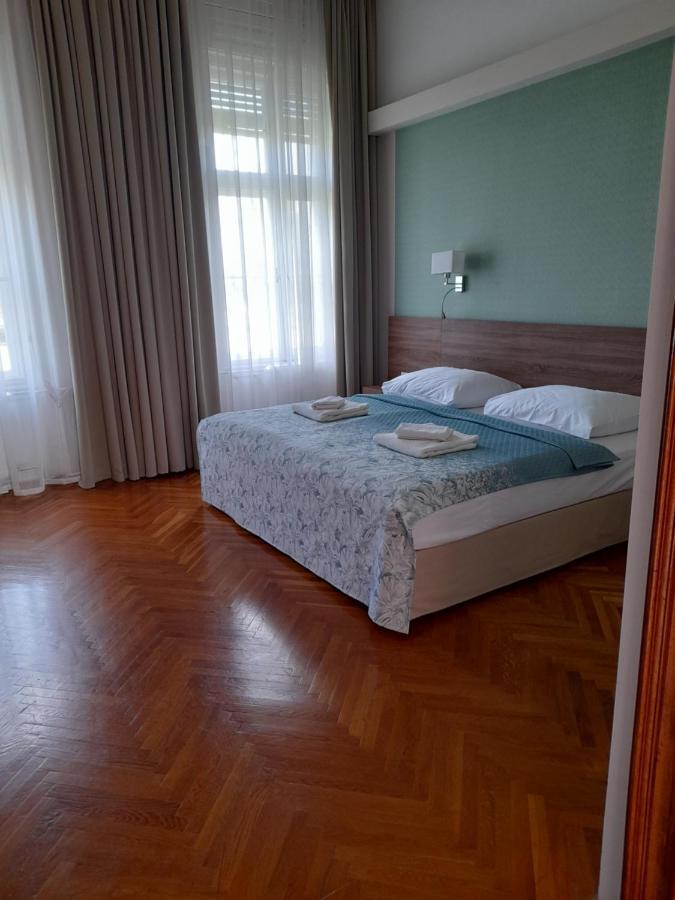 Rosenberg Kuria Bed & Breakfast Taplanszentkereszt ภายนอก รูปภาพ