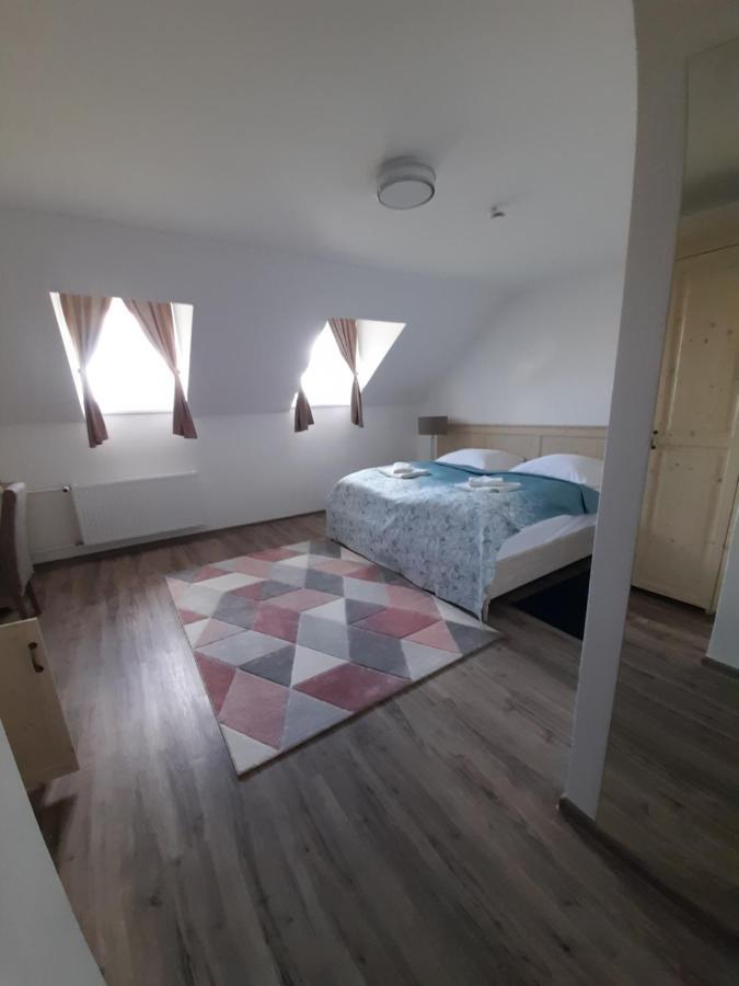 Rosenberg Kuria Bed & Breakfast Taplanszentkereszt ภายนอก รูปภาพ