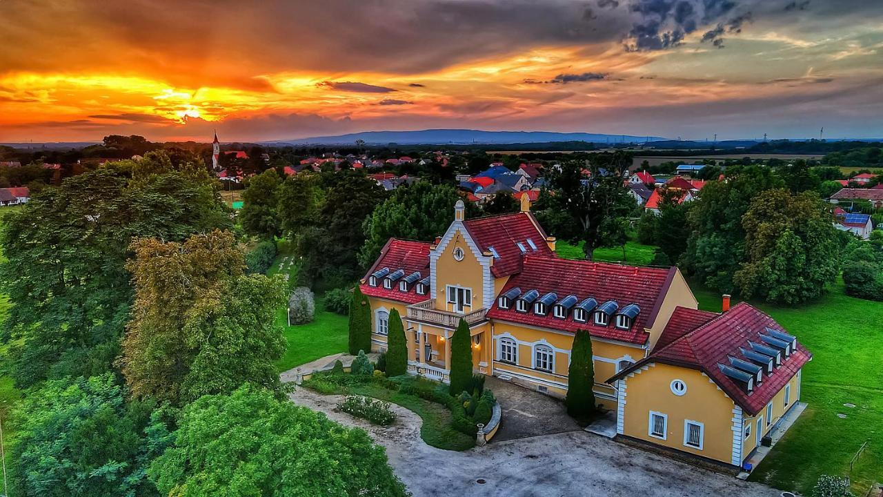 Rosenberg Kuria Bed & Breakfast Taplanszentkereszt ภายนอก รูปภาพ