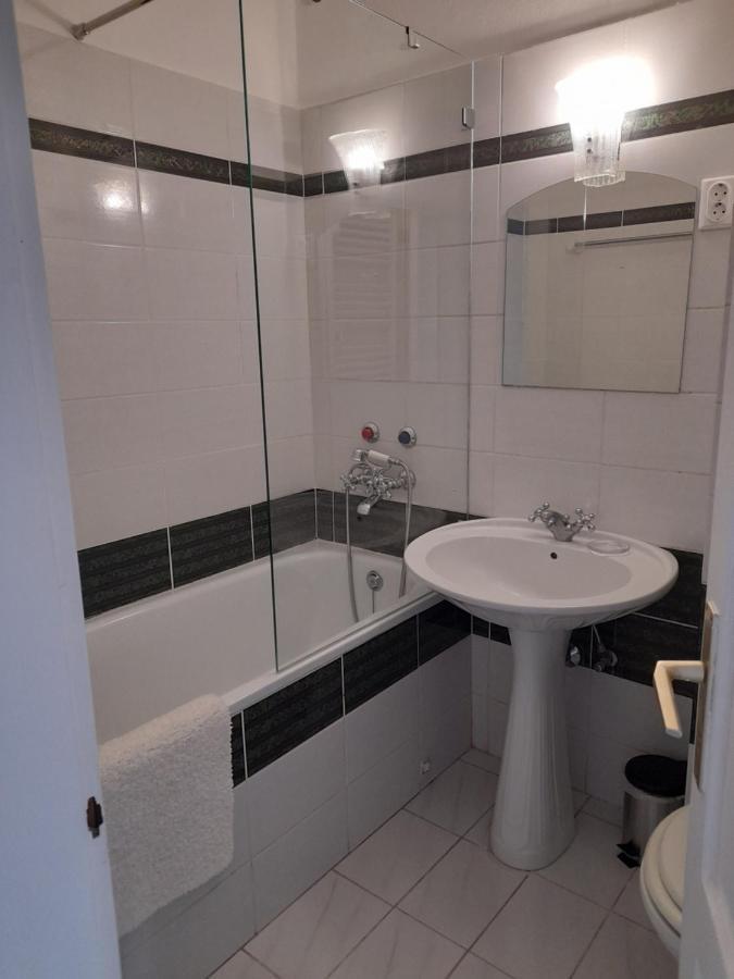 Rosenberg Kuria Bed & Breakfast Taplanszentkereszt ภายนอก รูปภาพ