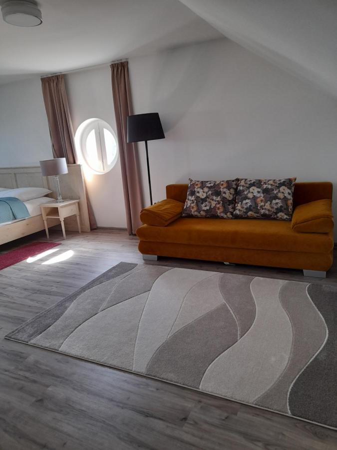 Rosenberg Kuria Bed & Breakfast Taplanszentkereszt ภายนอก รูปภาพ